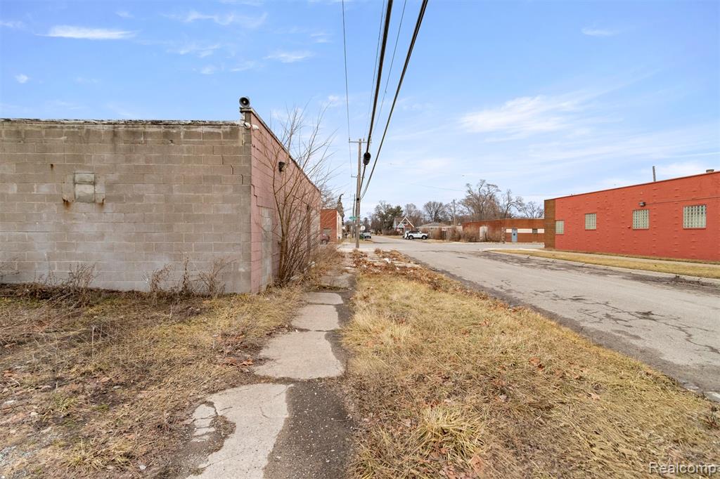 6870 E Davison Street, Hamtramck, MI 48212 — Photo 10