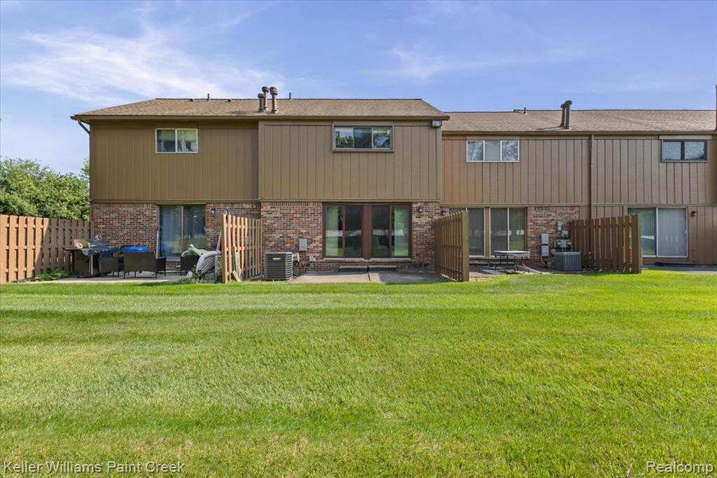 19610 Raleigh Circle N, Southfield, MI 48076 — Photo 33