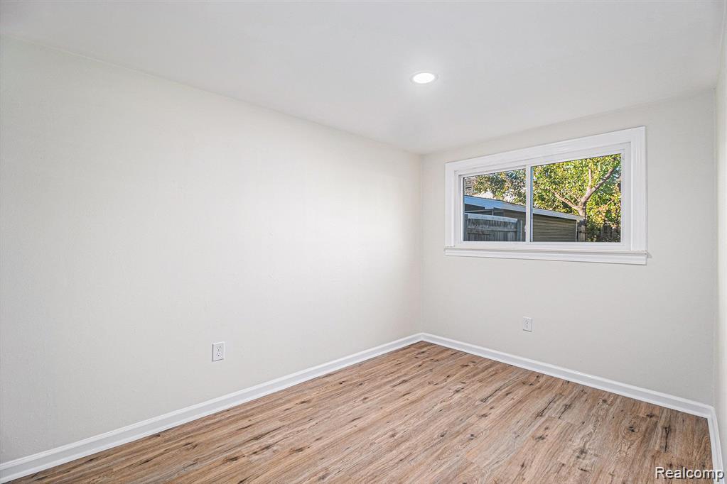 408 W Jarvis Avenue, Hazel Park, MI 48030 — Photo 16