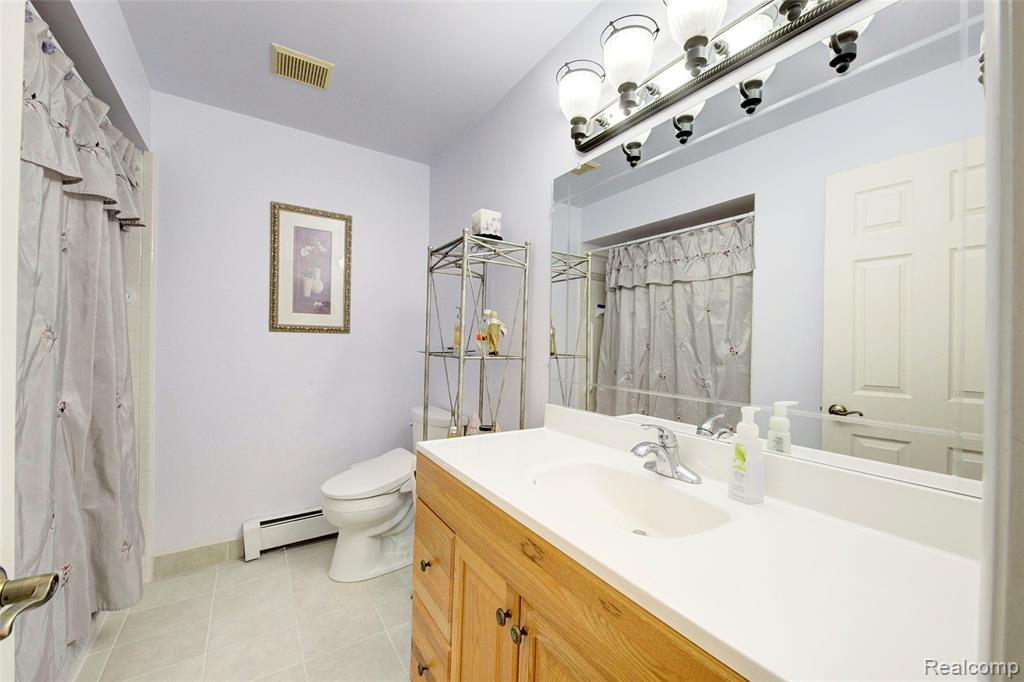 9870 Cambridge Court, 121-2, South Lyon, MI 48178 — Photo 17