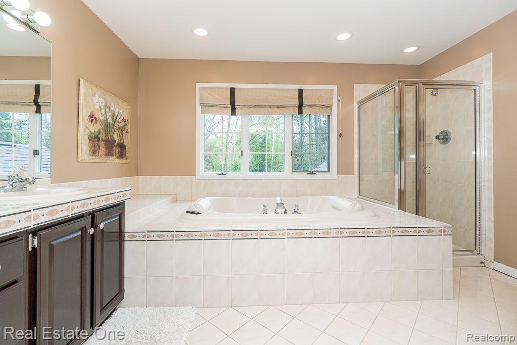9079 TWIN OAKS, Flushing, MI 48433 — Photo 20