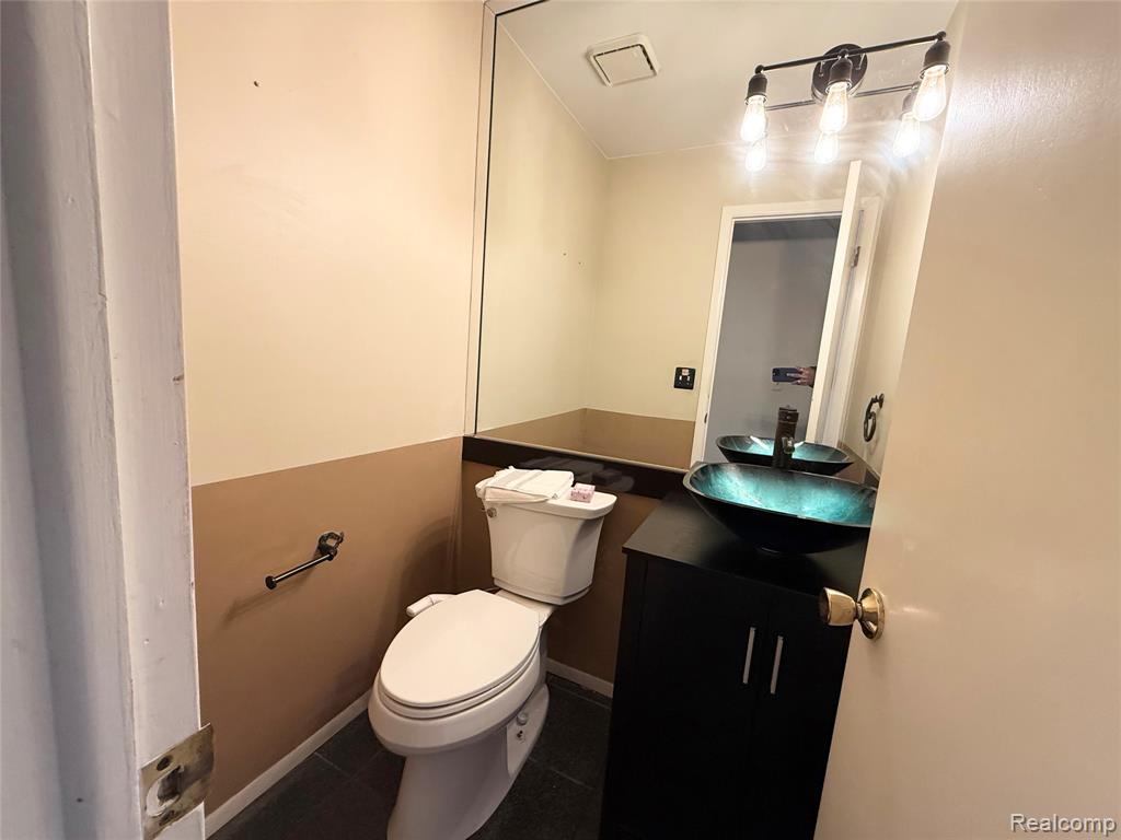 6842 Indian Creek Drive, West Bloomfield, MI — Photo 13