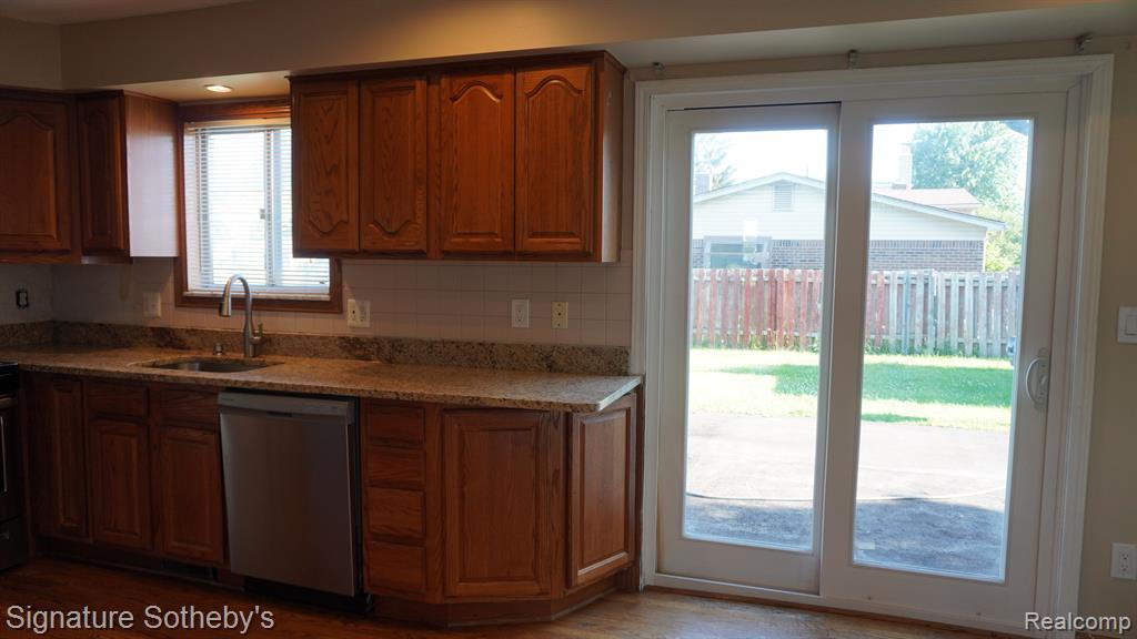 4415 FOX HILL Drive, Sterling Heights, MI 48310 — Photo 11
