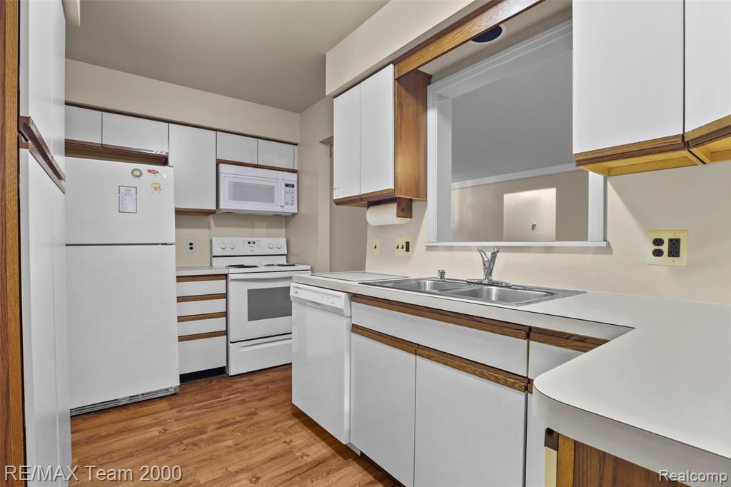 25134 Ann Arbor Trail, Dearborn Heights, MI 48127 — Photo 14
