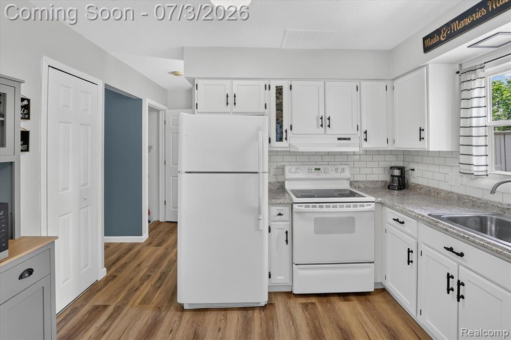 13274 Lake Point Boulevard, Belleville, MI 48111 — Photo 15
