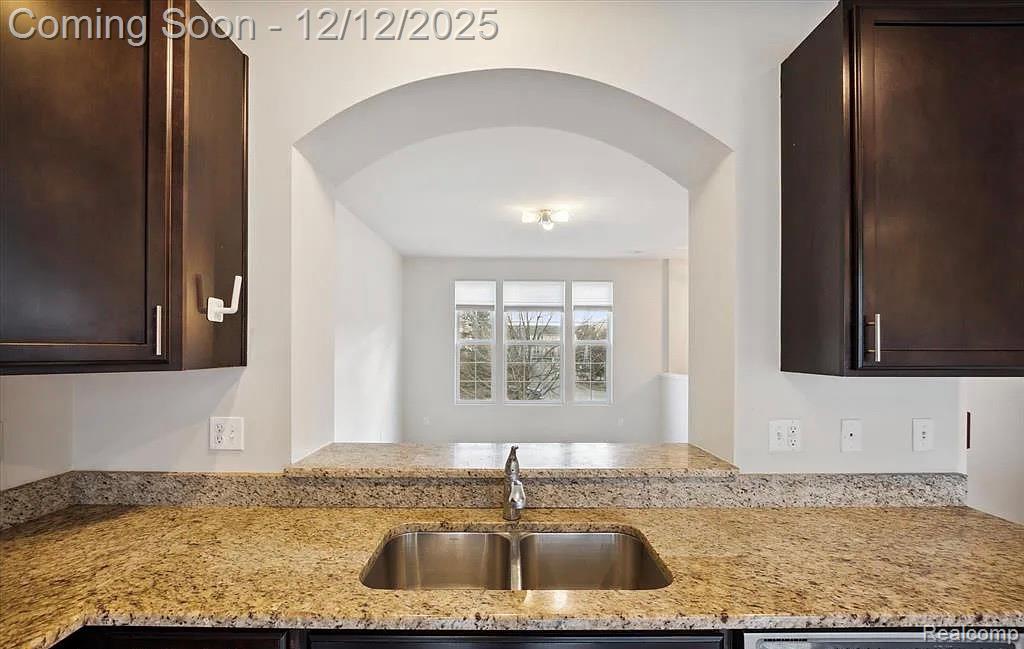 27846 Hopkins Drive, Novi, MI 48377 — Photo 10