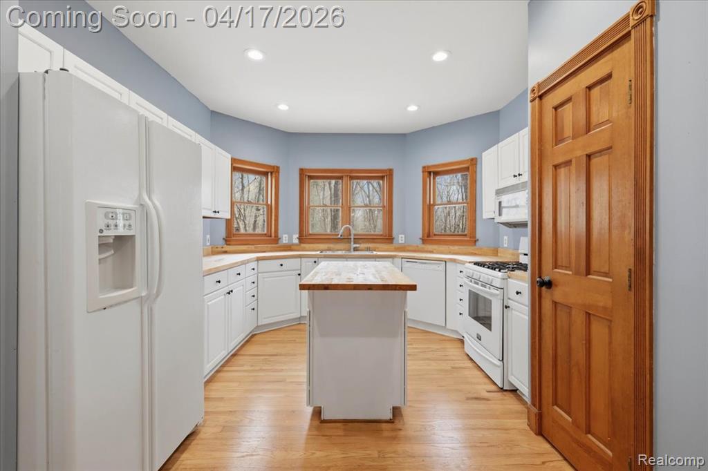 2222 S Hickory Ridge Trail, Milford, MI 48380 — Photo 9