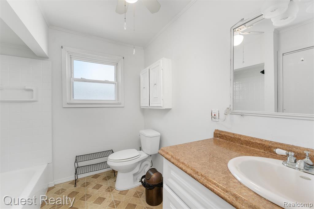 4041 Chenlot Lane, Waterford, MI 48328 — Photo 11