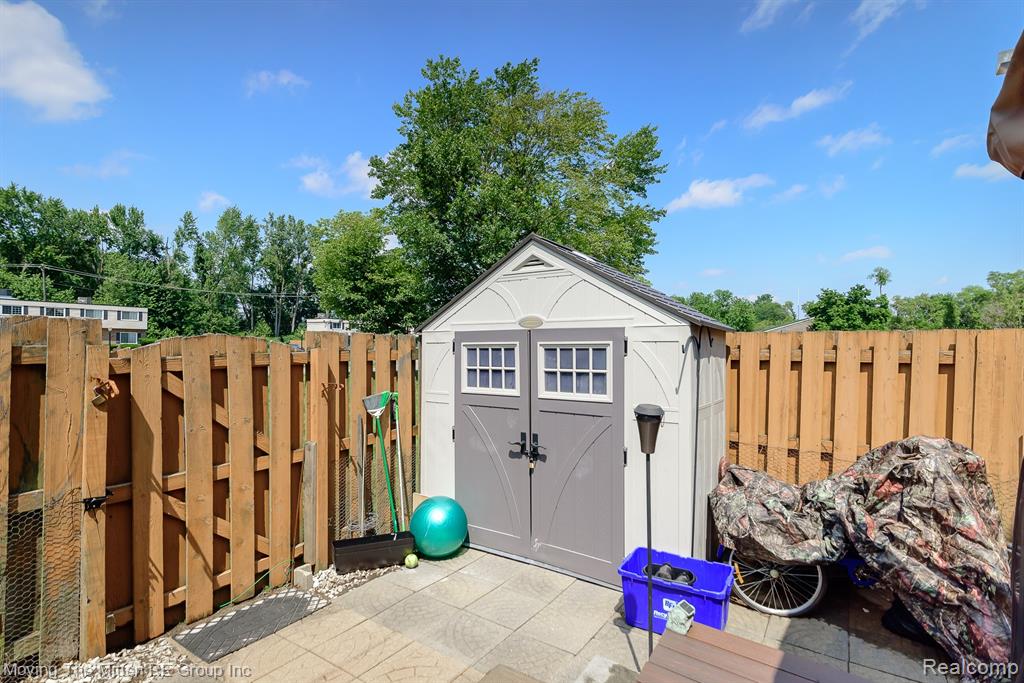 709 Estrada Drive, Belleville, MI 48111 — Photo 19