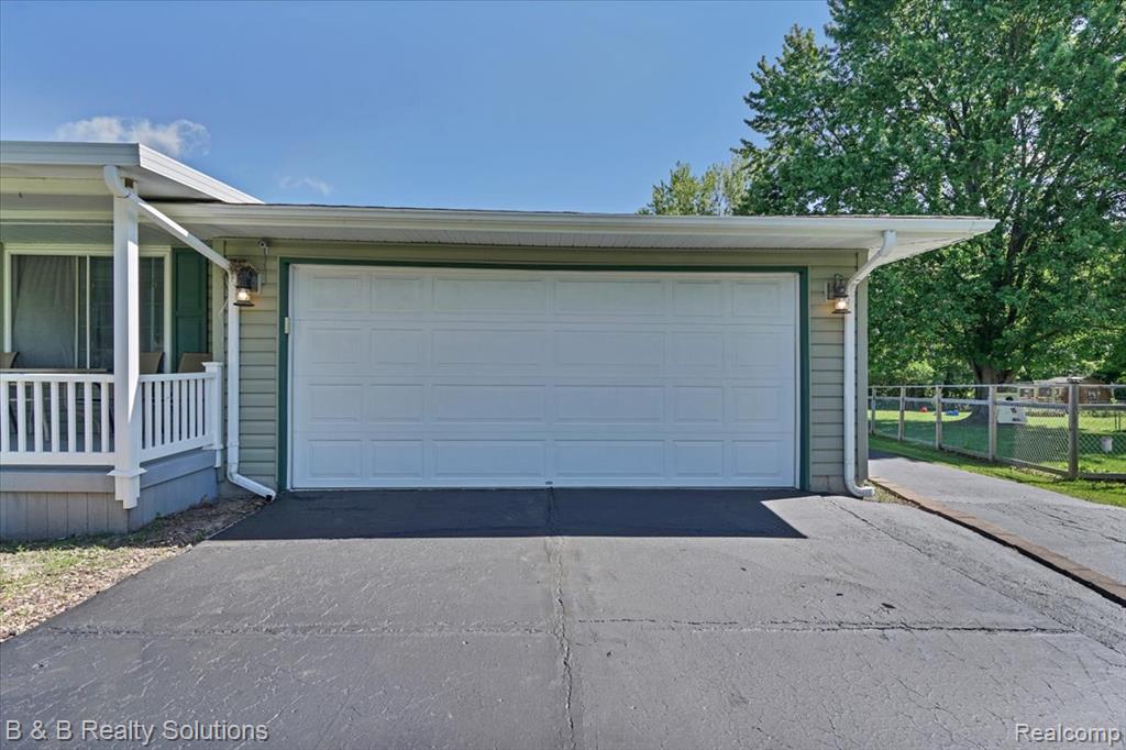 6229 Cold Spring Trail, Grand Blanc, MI 48439 — Photo 32