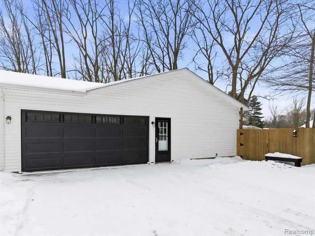 5837 Lakeshore Road, Fort Gratiot, MI 48059 — Photo 30