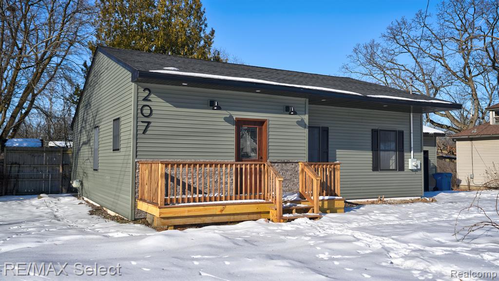 207 CLARENCE Street, Holly, MI 48442 — Photo 2