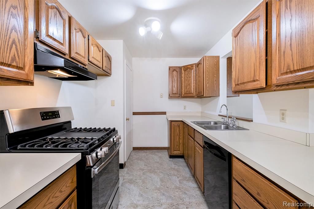 4147 Carmanwood Drive, Flint, MI 48507 — Photo 3