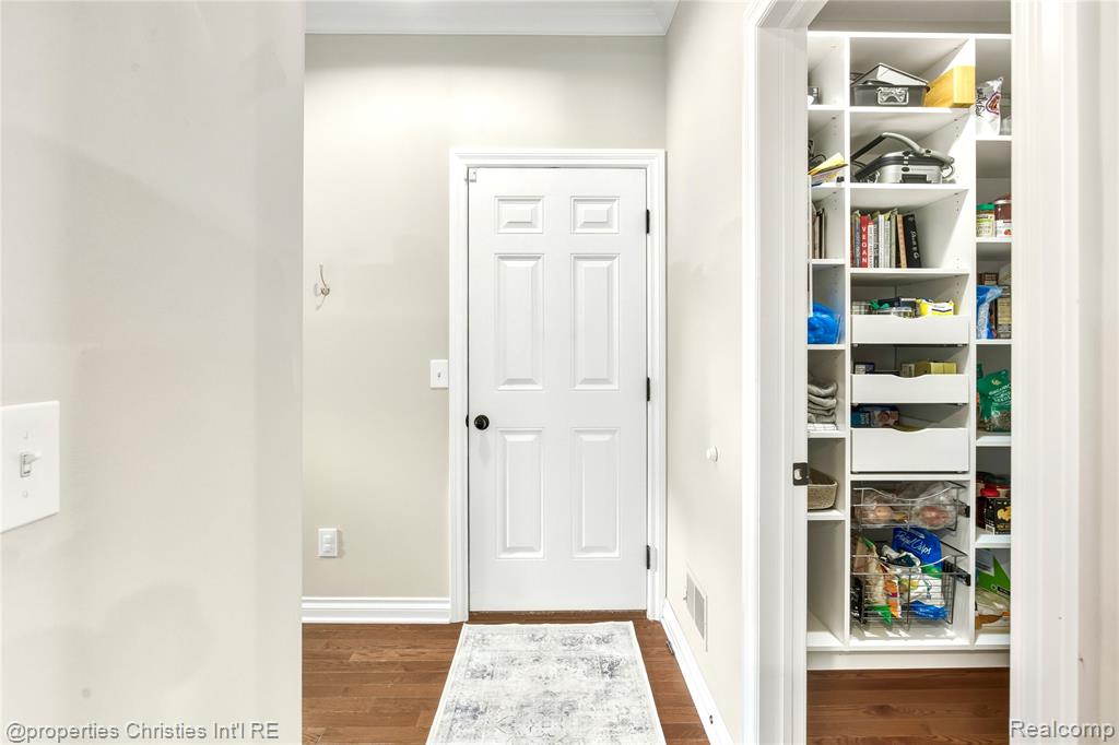9024 Elmhurst Avenue, Plymouth, MI 48170 — Photo 25