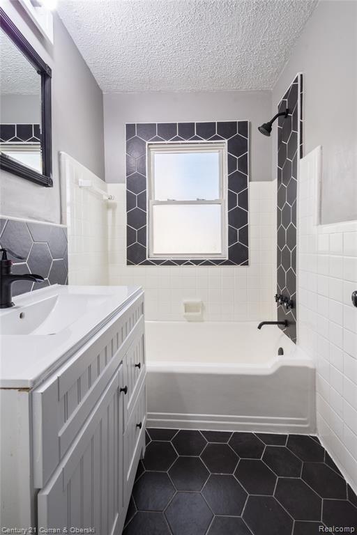 18933 Kenosha Street, Harper Woods, MI 48225 — Photo 16