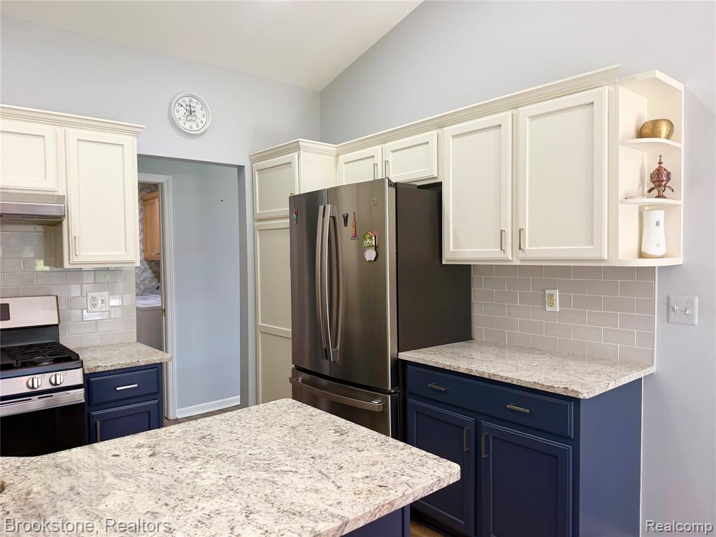 41021 Glenleven Court, Clinton Twp, MI 48038 — Photo 12
