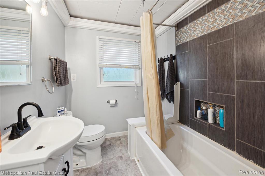 6274 HATCHERY Road, Waterford, MI 48329 — Photo 19