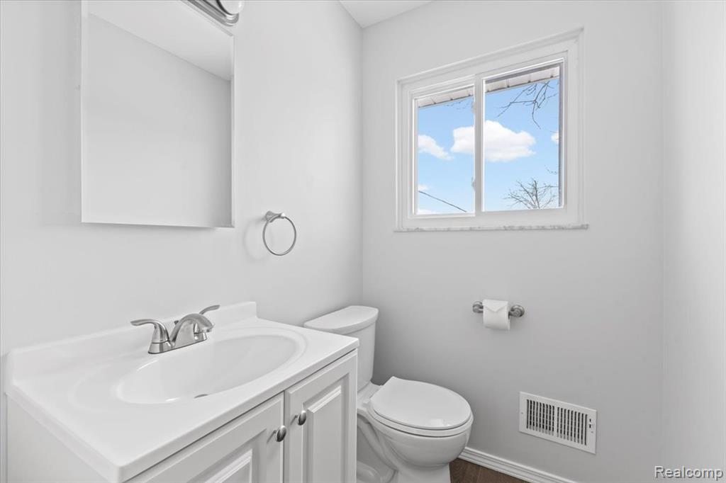 566 Eastridge Drive, Ortonville, MI 48462 — Photo 16