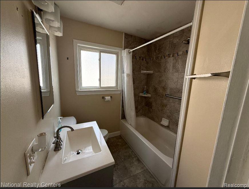 5669 KATHERINE Street, Dearborn Heights, MI 48125 — Photo 10