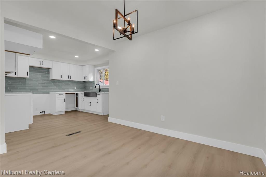9020 Leverne, Redford, MI 48239 — Photo 9