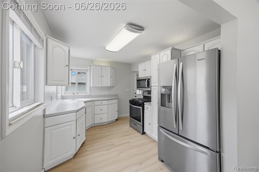 8250 Shari Drive, Westland, MI — Photo 6
