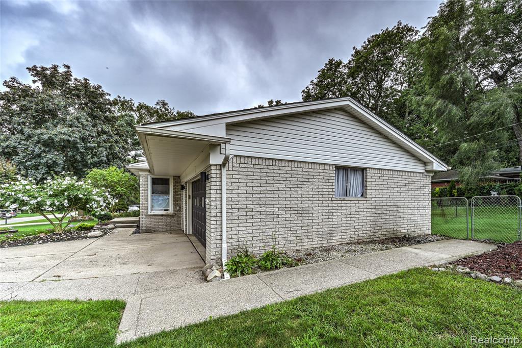 52461 Pappy Lane, Shelby Twp, MI 48316 — Photo 34