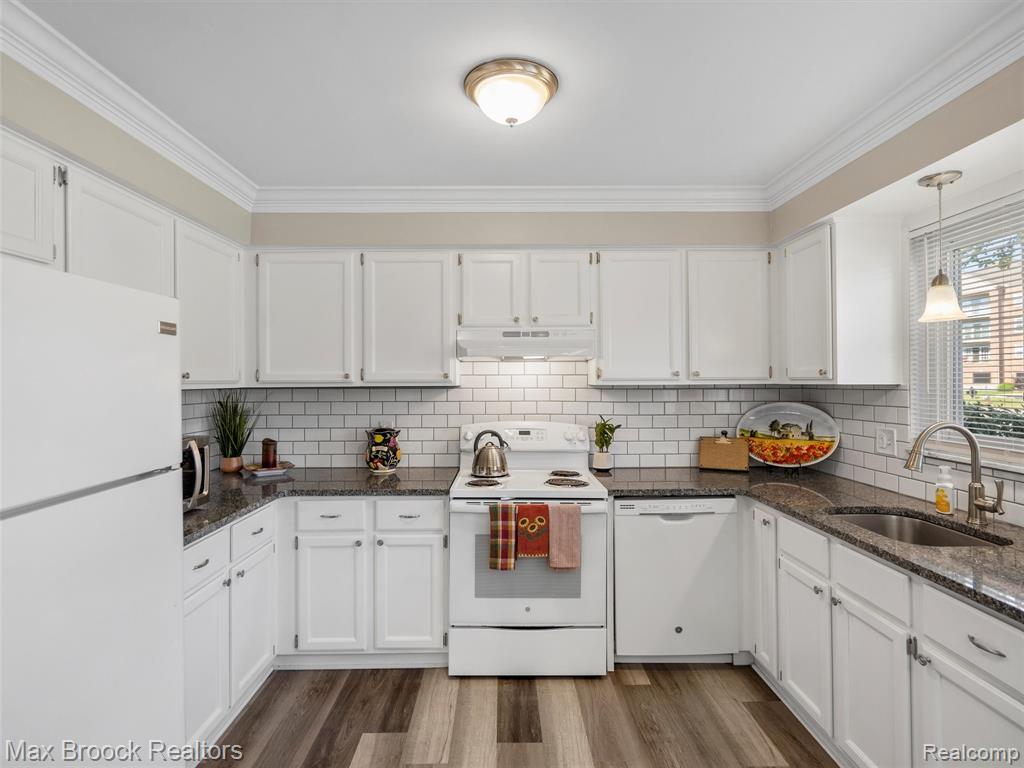 628 Country Club Drive, 23, Saint Clair Shores, MI 48082 — Photo 13