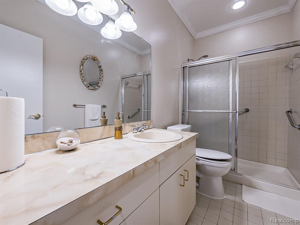 29431 LAUREL Drive, Farmington Hills, MI 48331 — Photo 8