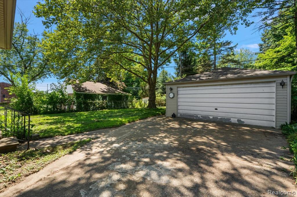 754 S Webik Avenue, Clawson, MI — Photo 9