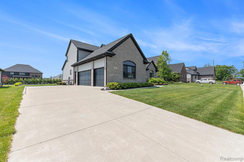 881 W Bay Shore Drive, Oxford, MI 48371 — Photo 2