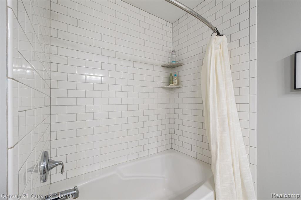 1306 Victoria Lane, Fenton, MI 48430 — Photo 48