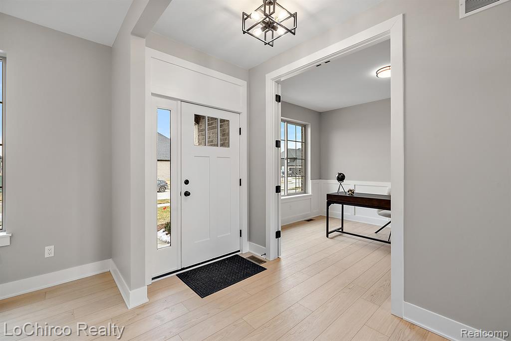 49387 LANGFORD Drive, Macomb, MI 48044 — Photo 3