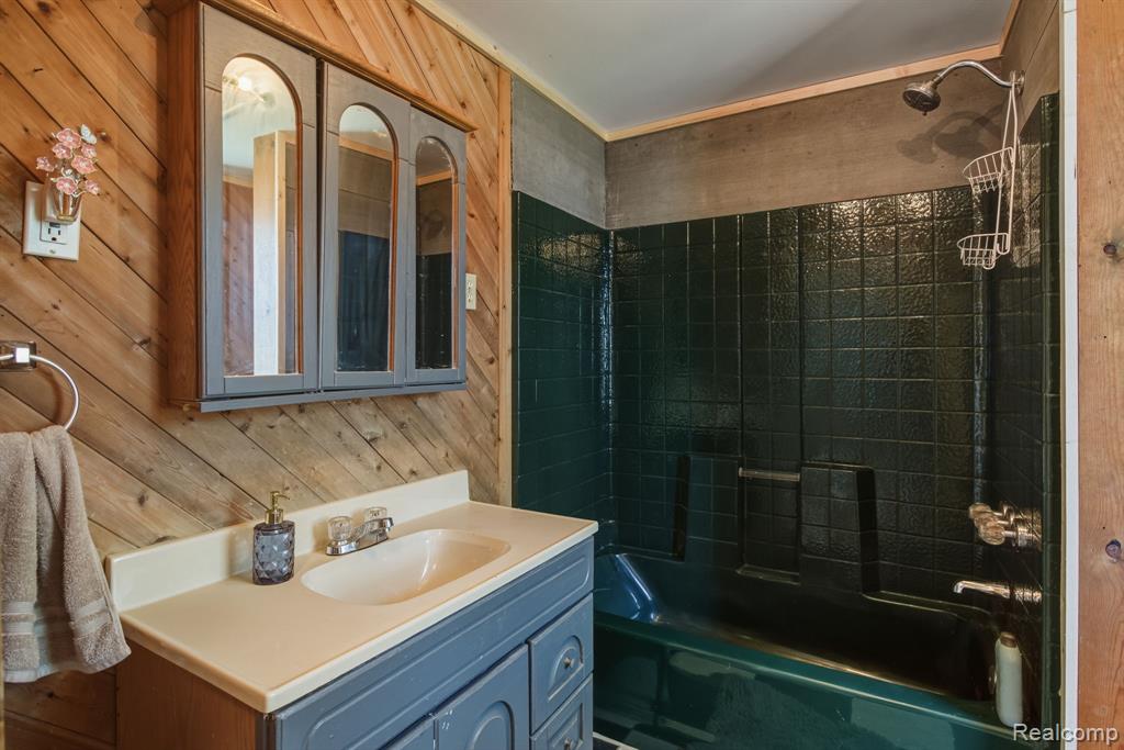 934 Cherry Street, Monroe, MI 48161 — Photo 17