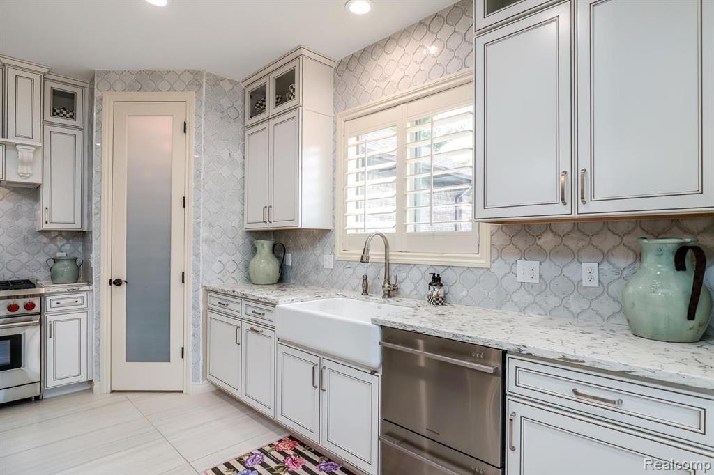 3960 HARVEST CREEK Court, Rochester, MI 48306 — Photo 9