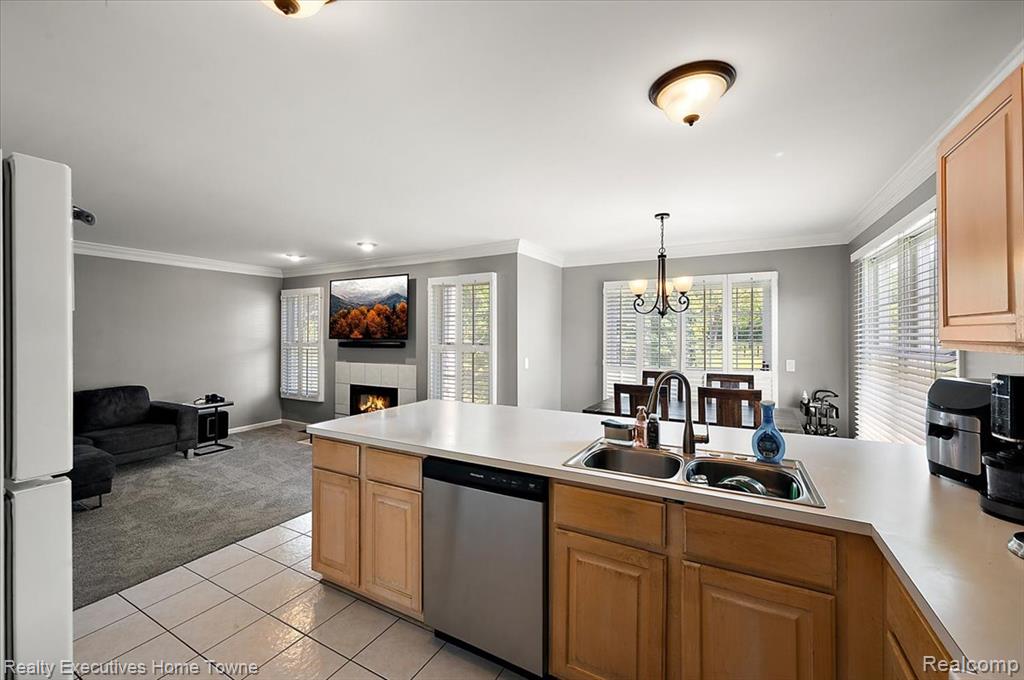 899 Hathaway Dr Drive, Auburn Hills, MI 48326 — Photo 17