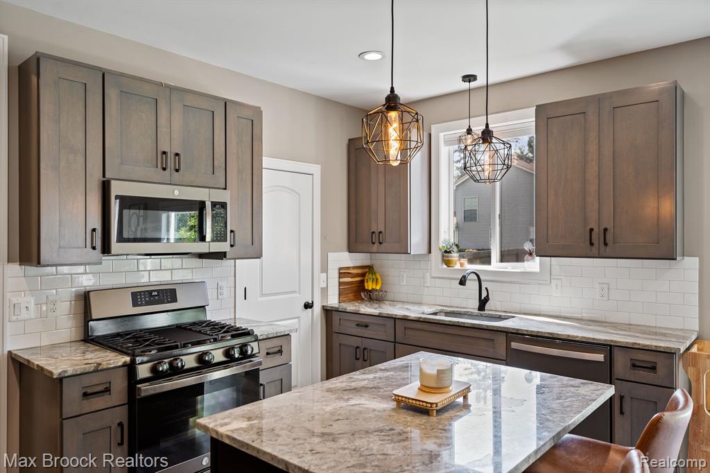 217 CLINTON Street, Romeo, MI 48065 — Photo 10