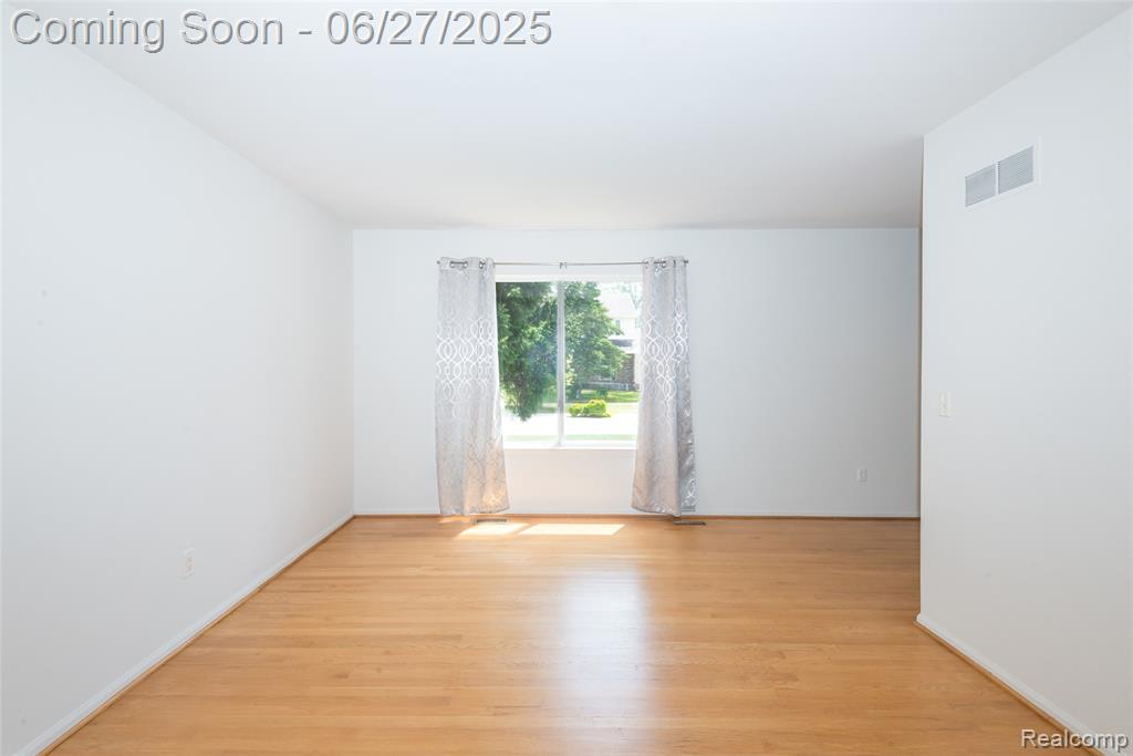 67 LARCHWOOD Drive, Troy, MI 48083 — Photo 6