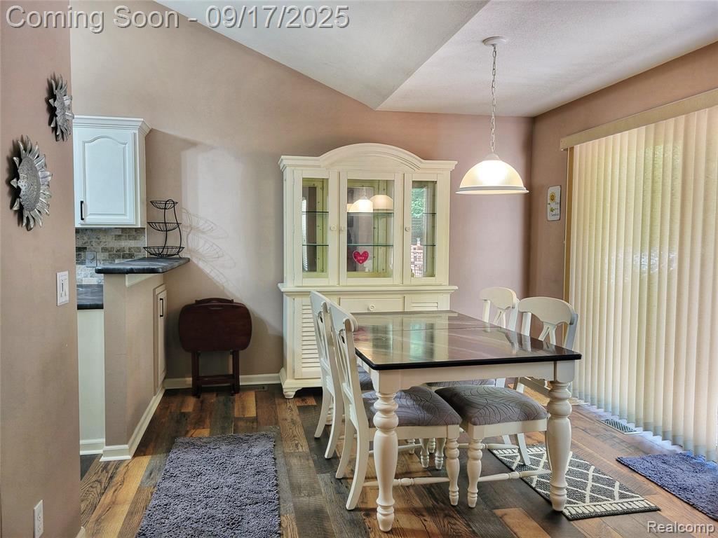 5566 Elmhurst Drive, Trenton, MI 48183 — Photo 18