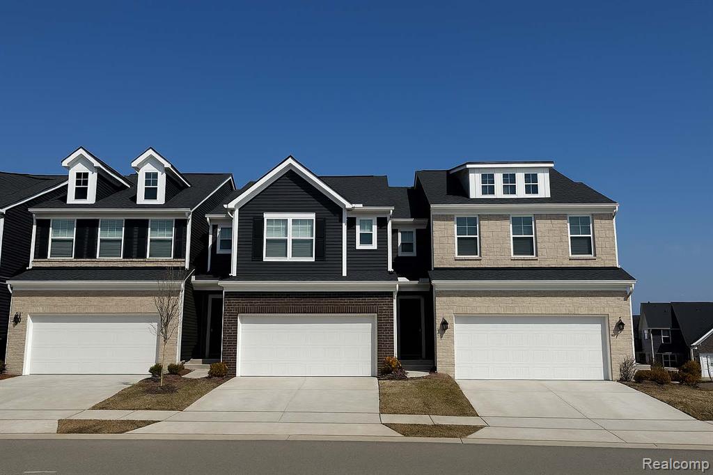 1985 NE Oakcliff Drive, Grand Rapids, MI, 49525