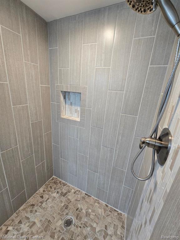 6400 PINECREST, West Bloomfield, MI — Photo 16