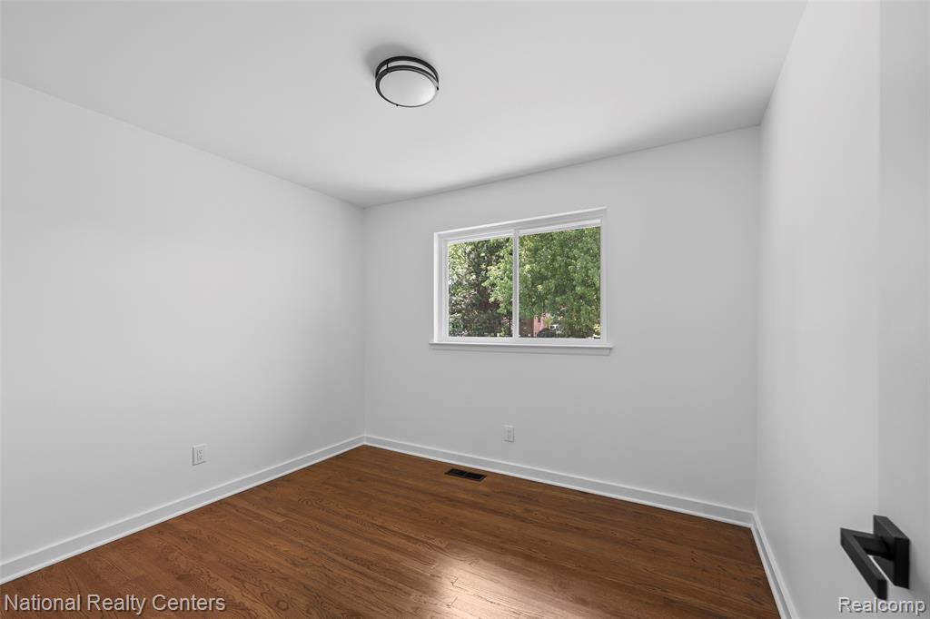27736 Osmun Street, Madison Heights, MI 48071 — Photo 16