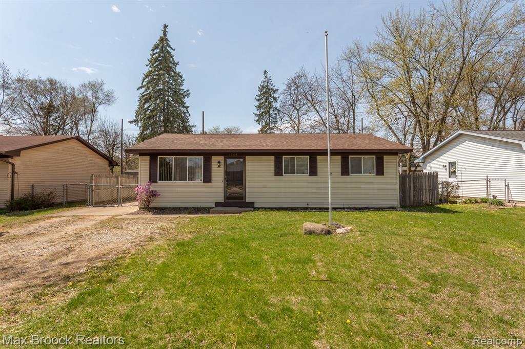 47445 DEQUINDRE Road, Rochester Hills, MI 48307 — Photo 17