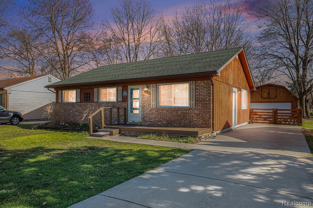 460 HICKORY Drive, Troy, MI 48083 — front exterior