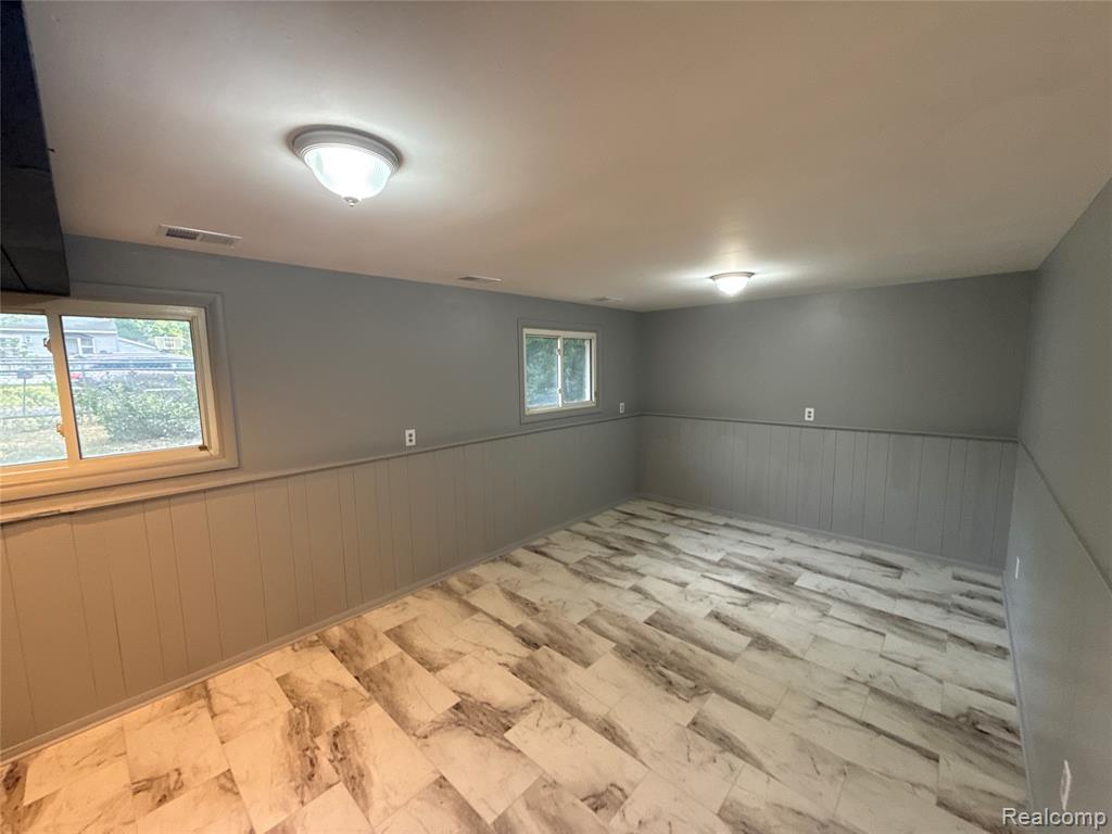 3308 Spring Valley Drive, Flint, MI 48504 — Photo 16