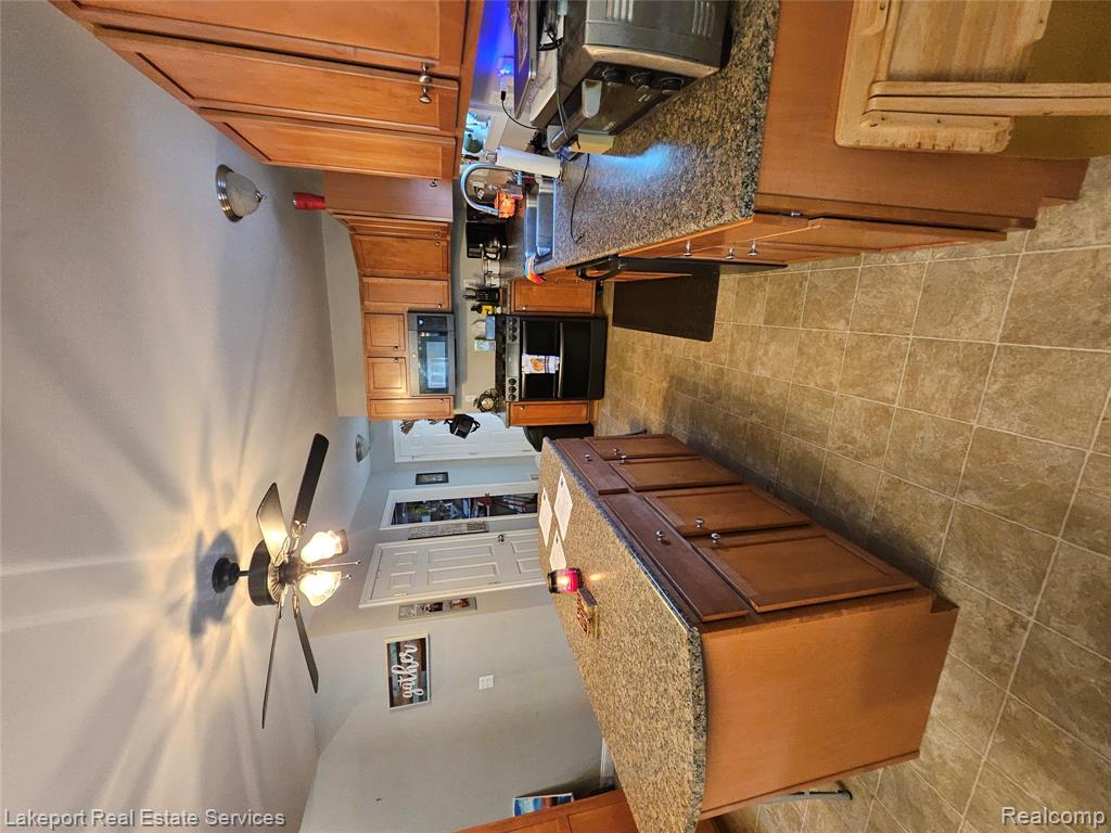 4231 Pine Grove Avenue, Fort Gratiot, MI 48059 — Photo 8