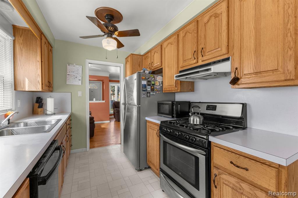 8246 LOCHDALE Street, Dearborn Heights, MI 48127 — Photo 14
