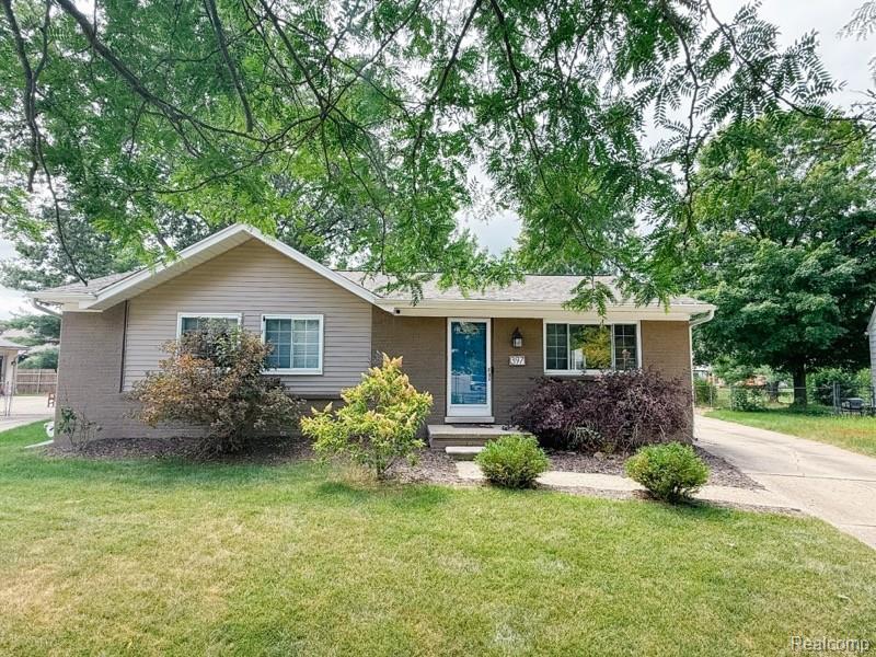 397 University Avenue, South Lyon, MI 48178 — front exterior