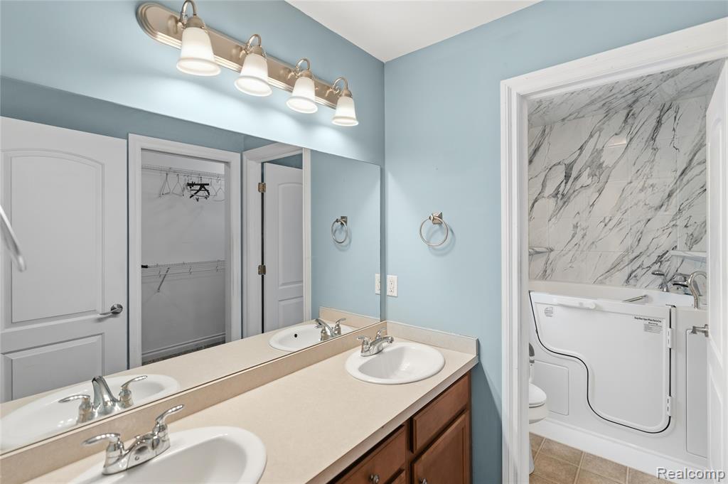1130 Creekside Court, Burton, MI 48509 — Photo 13
