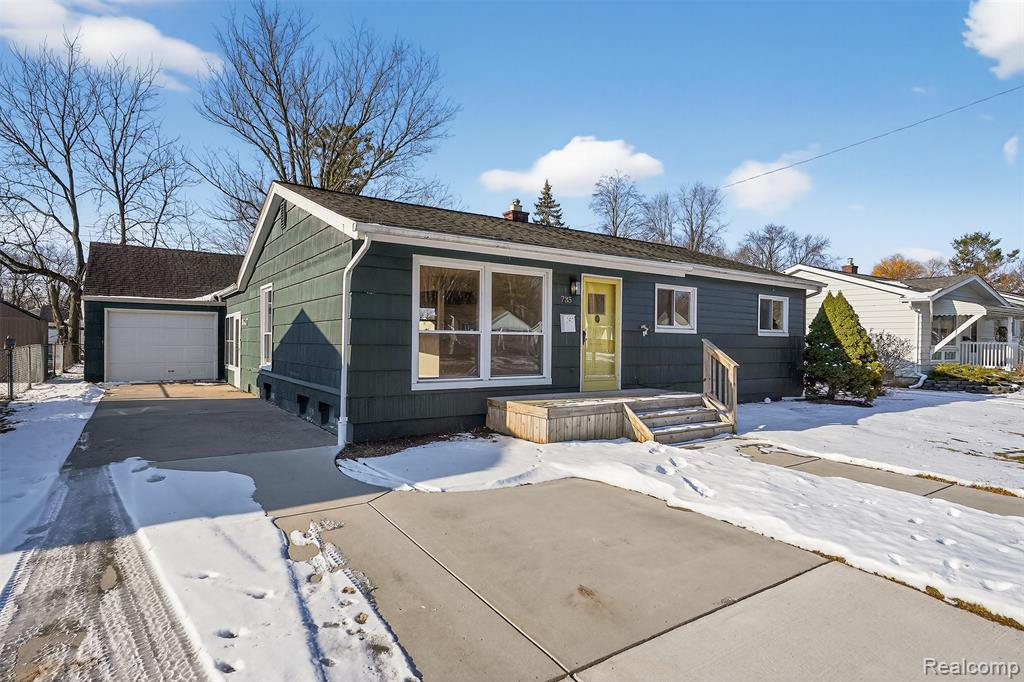 735 Elmwood Drive, Fenton, MI 48430 — Photo 2