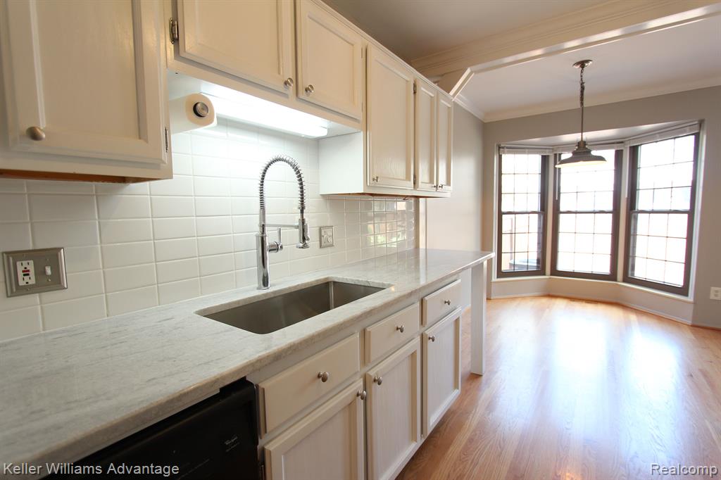 22180 Pondview, Novi, MI — Photo 16